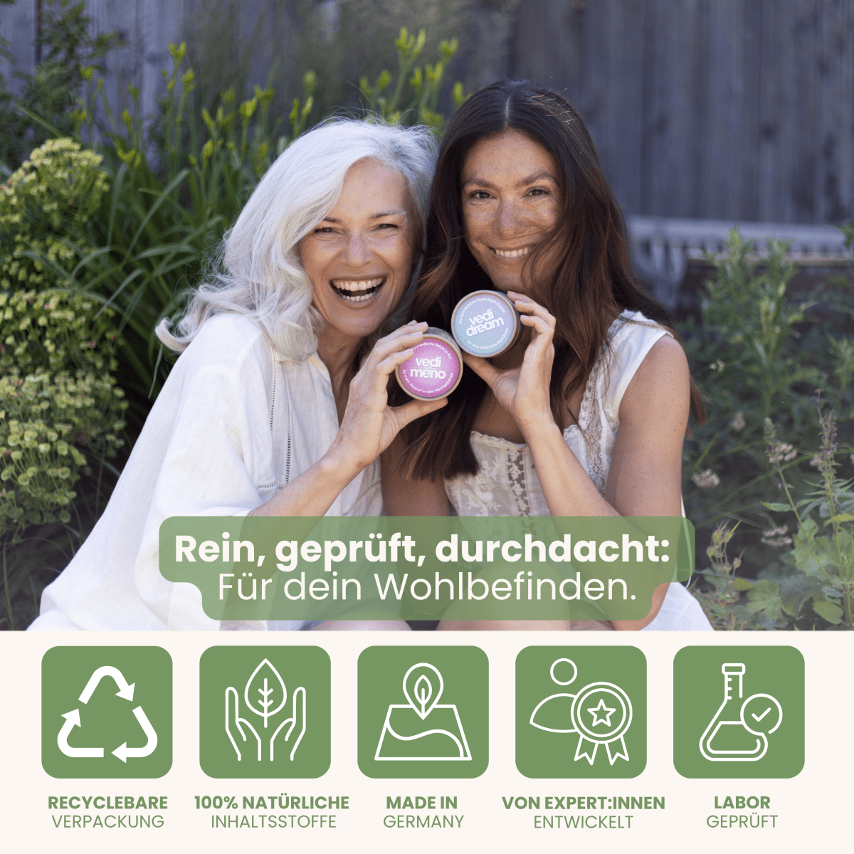 Zwei lachende Frauen mit vedi meno Dosen im Garten, dazu Siegel recycelbar, natürlich, Made in Germany, laborgeprüft