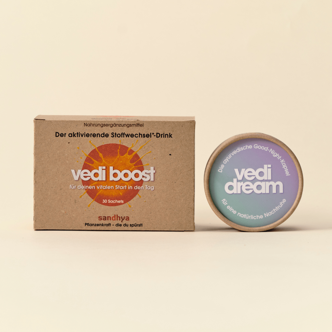 Day-Night-Set Hauptproduktbild mit Vedi Boost Stoffwechsel-Drink und Vedi Dream Good-Night-Kapsel
