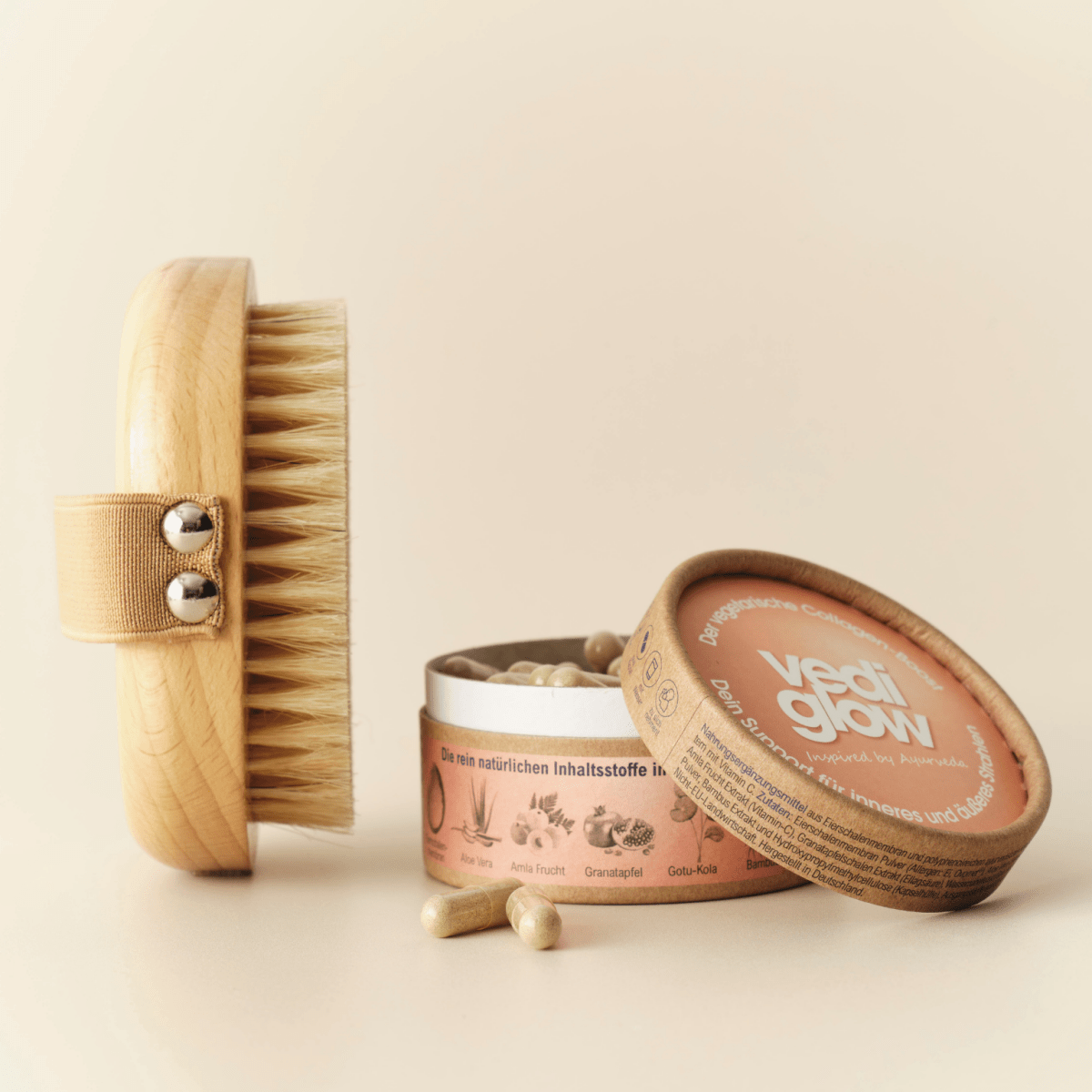 Sandhya Natural Trocken-Bürste und Vedi Glow Kollagen-Boost als ayurvedisches Ritual für Hautstruktur